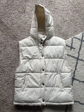 American Eagle Hooded Puffer Vest
